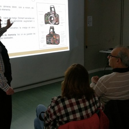 Comença el curs d'iniciació a la fotografia.