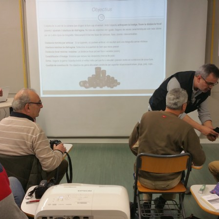 Comença el curs d'iniciació a la fotografia.
