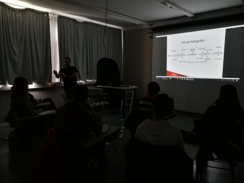 Comença el curs d'iniciació a la fotografia.