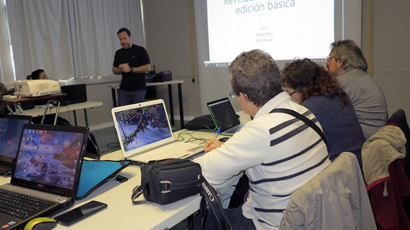 Acaba el taller de revelat raw.