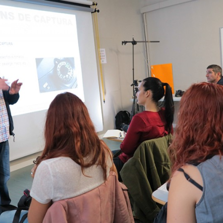 Comença el curs d'iniciació a la fotografia.